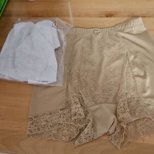 Rhonda Shear Classic Boyshorts Lace Trim Panties - Beige and White